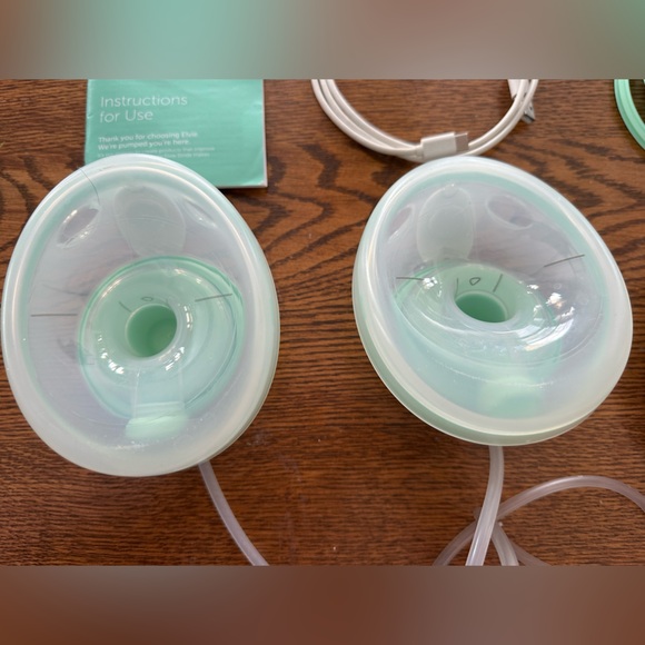 Elvie Breast Pump Set with Accessories - Picture 3 of 4